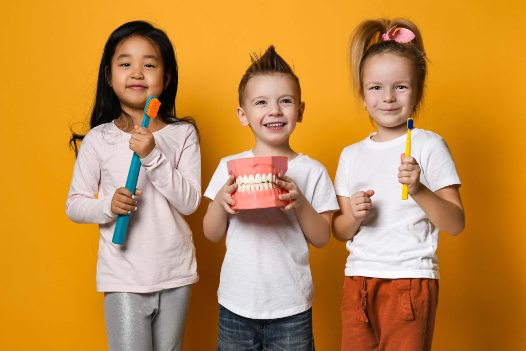 La Asociación de Ortodoncistas de Texas celebra el Mes Nacional de la Salud Dental Infantil